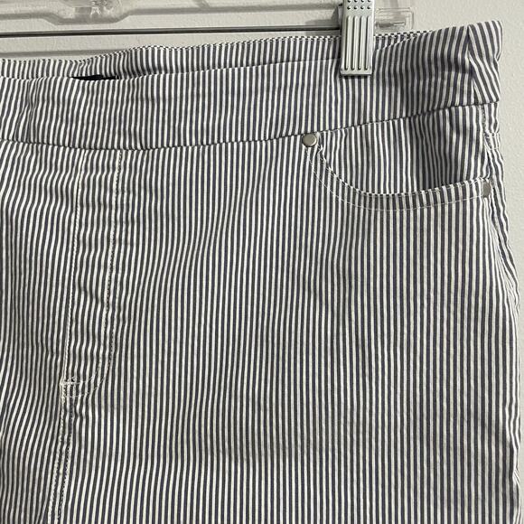 Mario Serrani Comfort Stretch Capri Pants Women Size XL Blue White Pinstripe - Picture 3 of 8